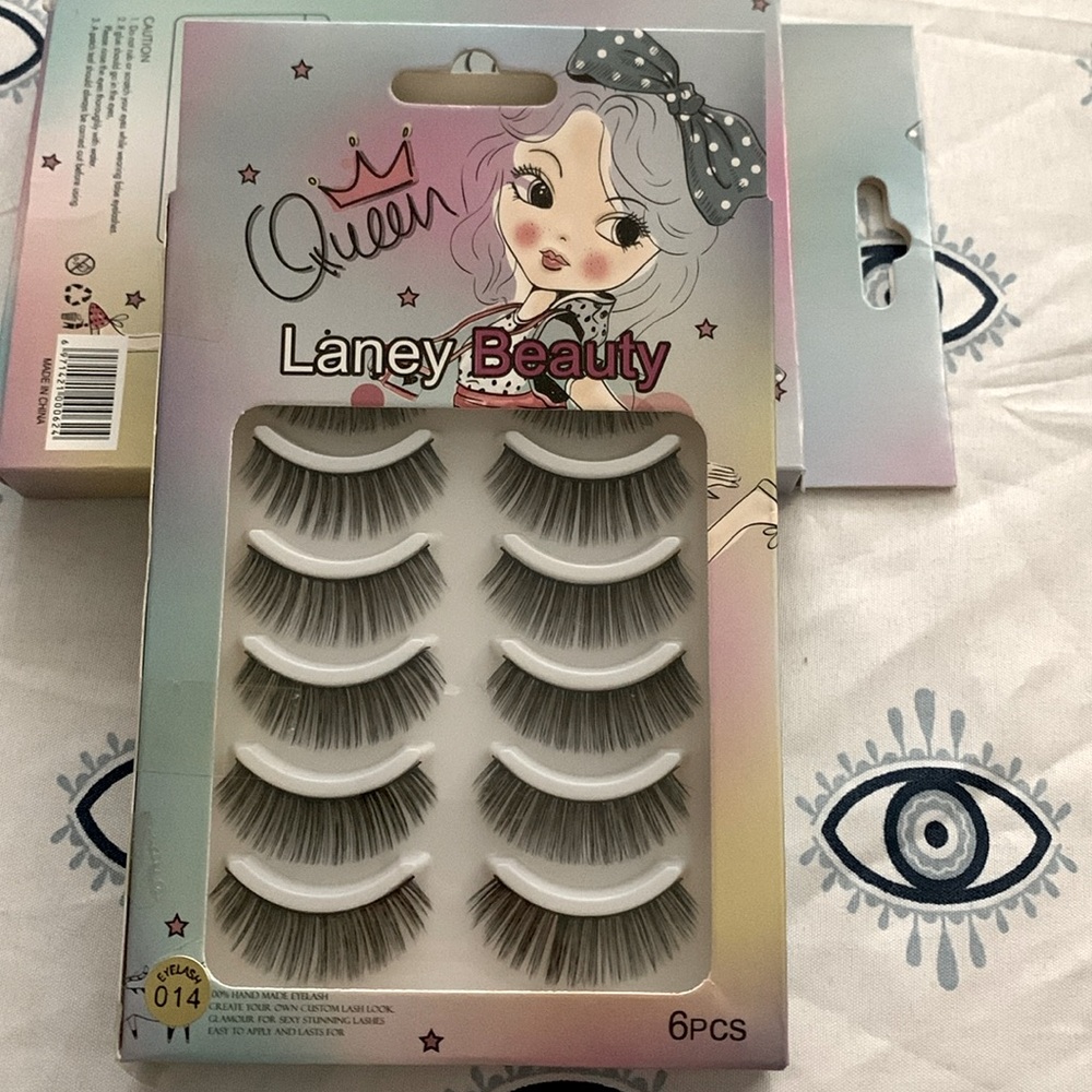 Queen Laney Beauty strip lashes
